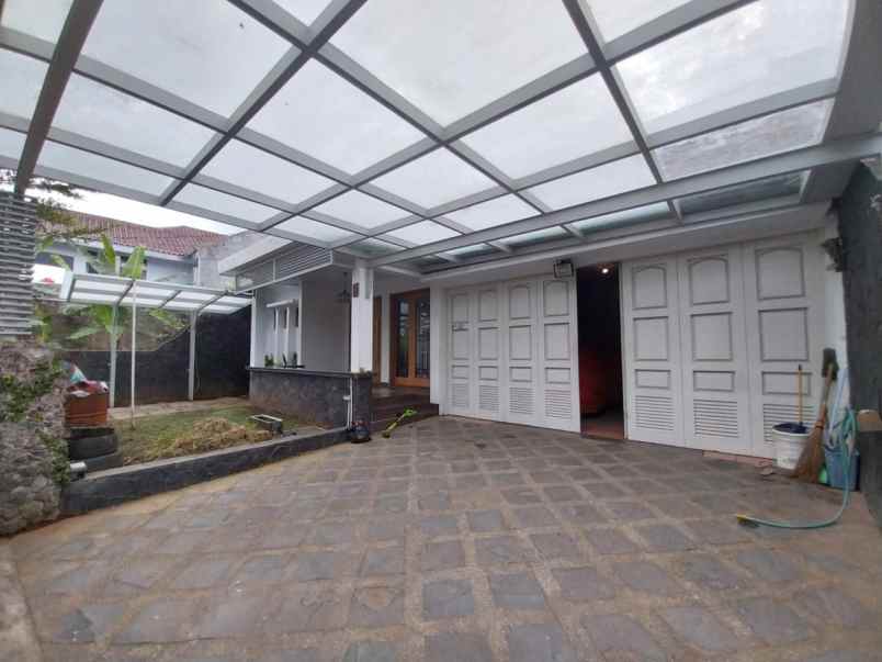 dijual rumah arcamanik endah