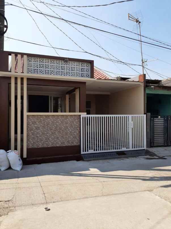 dijual rumah aren jaya