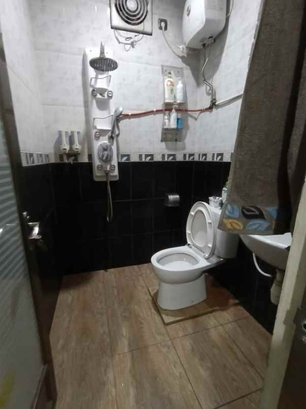 dijual rumah babatan pantai