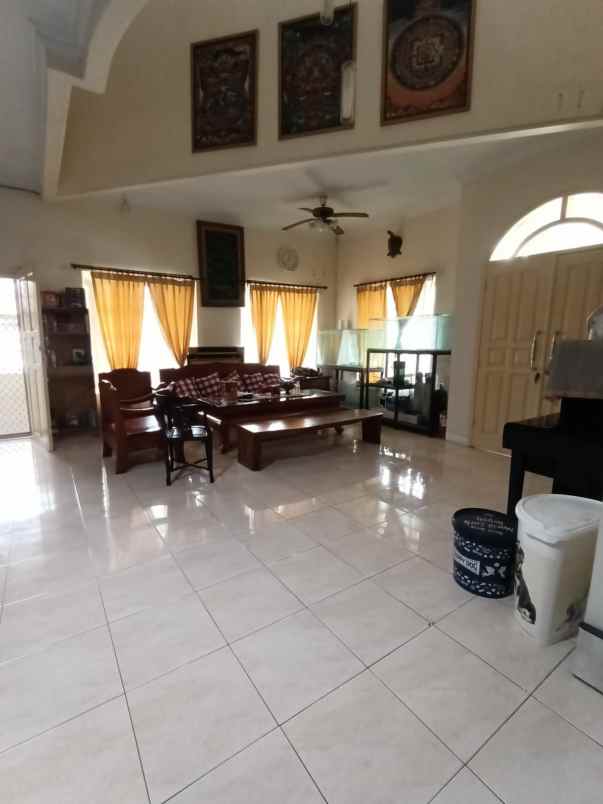 dijual rumah babatan pantai