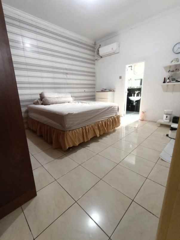 dijual rumah babatan pantai