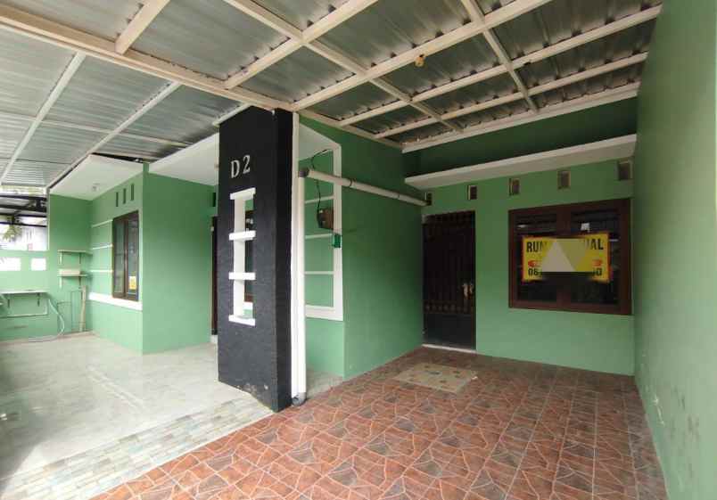 dijual rumah barat kampus isi