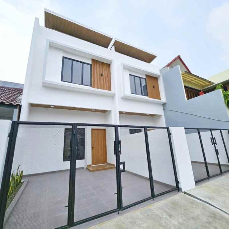 dijual rumah boulevard hijau kota