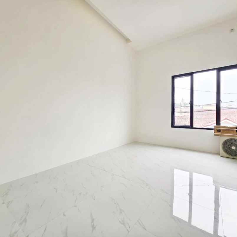 dijual rumah boulevard hijau kota