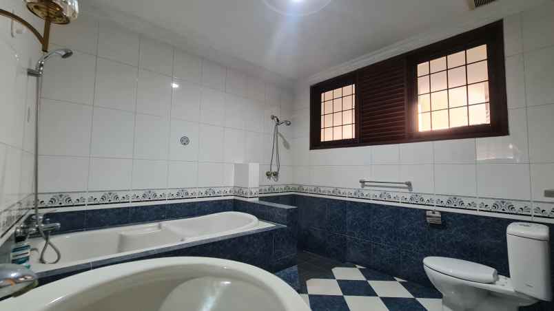 dijual rumah bunga flamboyan cipete