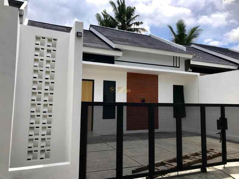 dijual rumah caturharjo