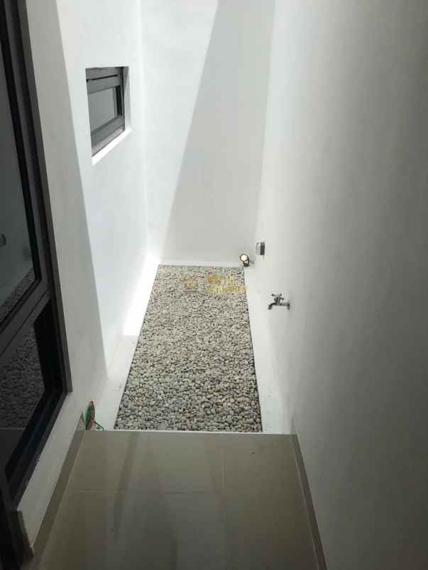 dijual rumah caturharjo