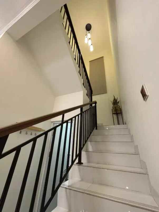 dijual rumah cinere depok