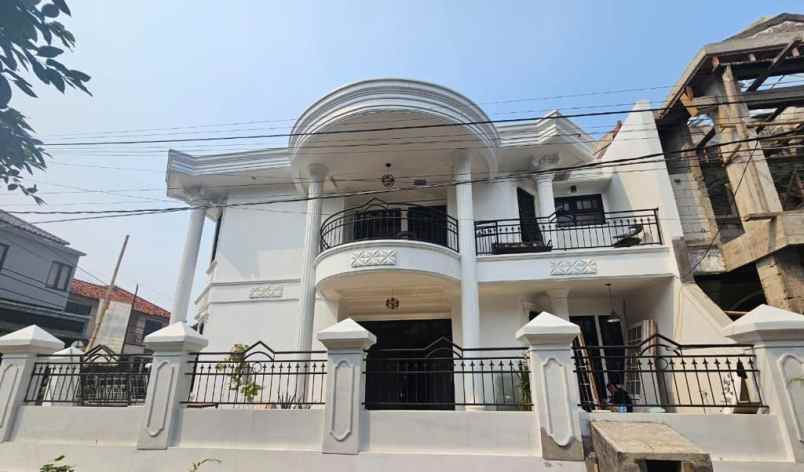 dijual rumah cinere depok kota