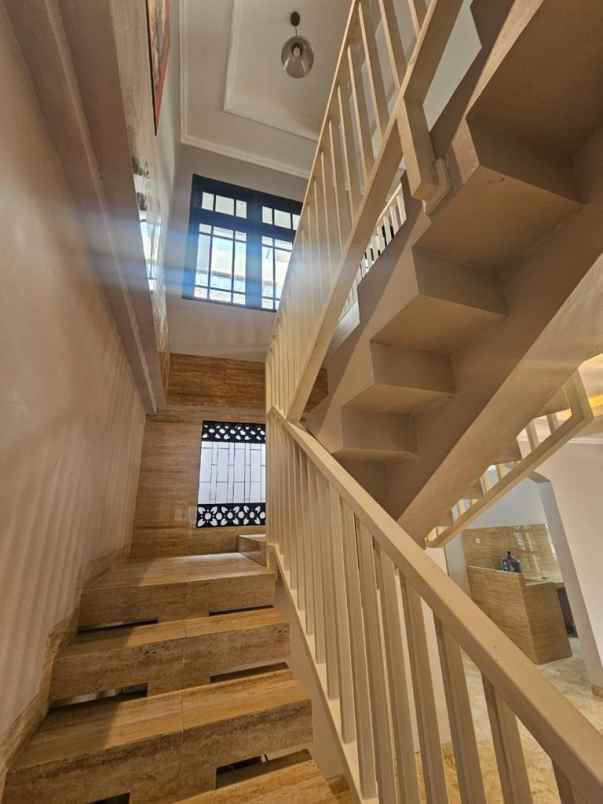 dijual rumah cinere depok kota