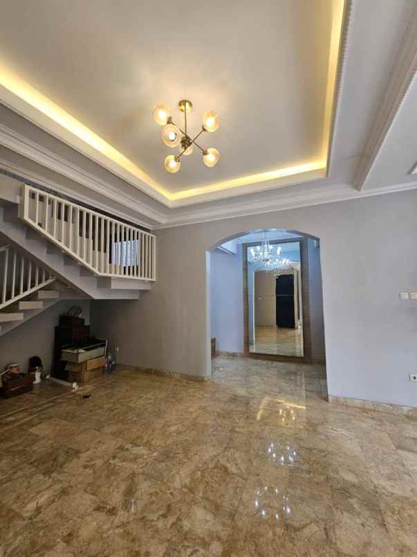 dijual rumah cinere depok kota