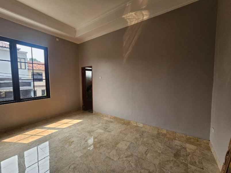 dijual rumah cinere depok kota