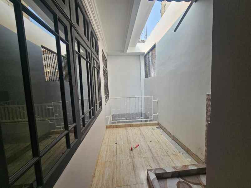 dijual rumah cinere depok kota