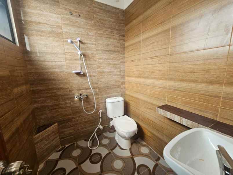 dijual rumah cinere depok kota