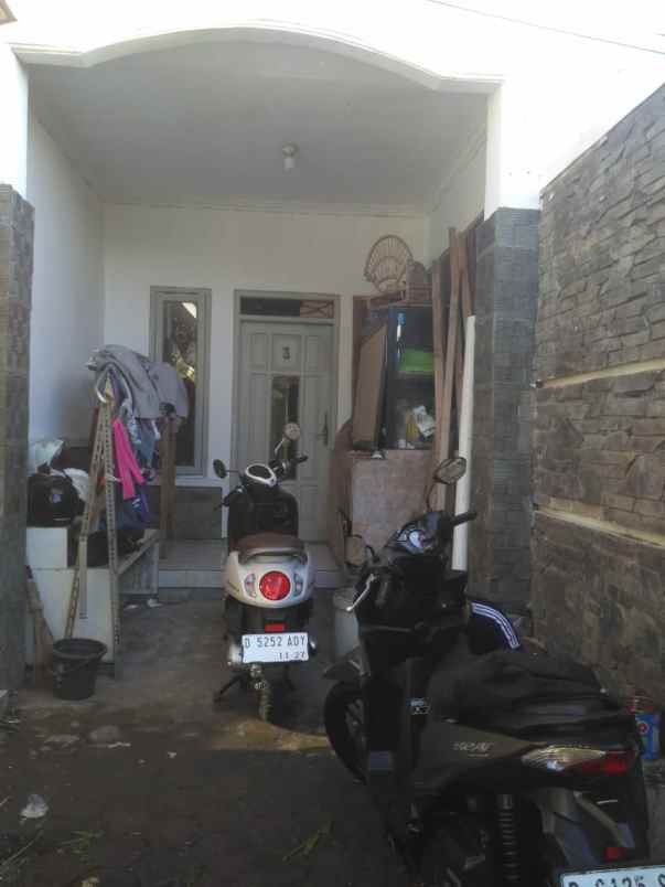 dijual rumah cipageran asri