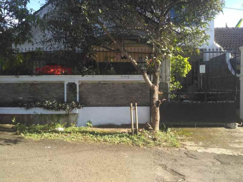 dijual rumah cipageran asri