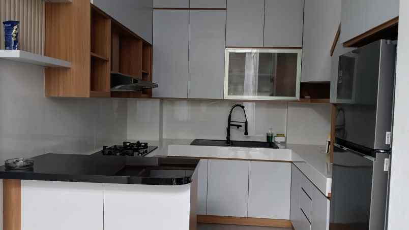 dijual rumah citra grand