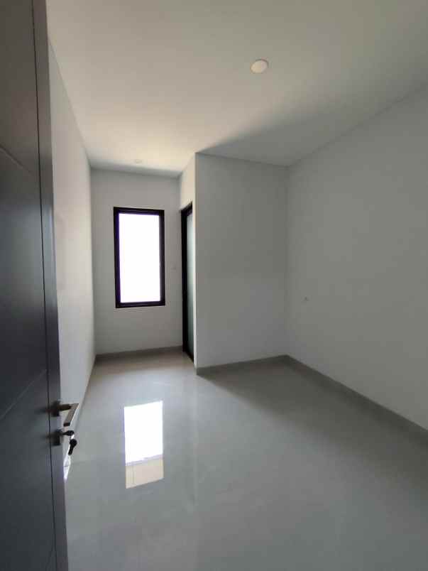 dijual rumah citraland raffles garden