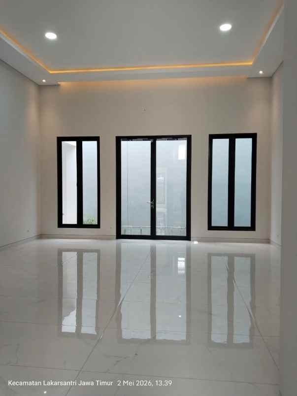 dijual rumah citraland utama surabaya