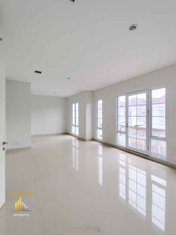 dijual rumah cluster menaggio paramount