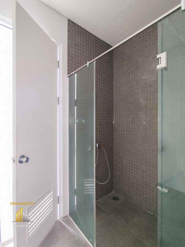 dijual rumah cluster menaggio paramount