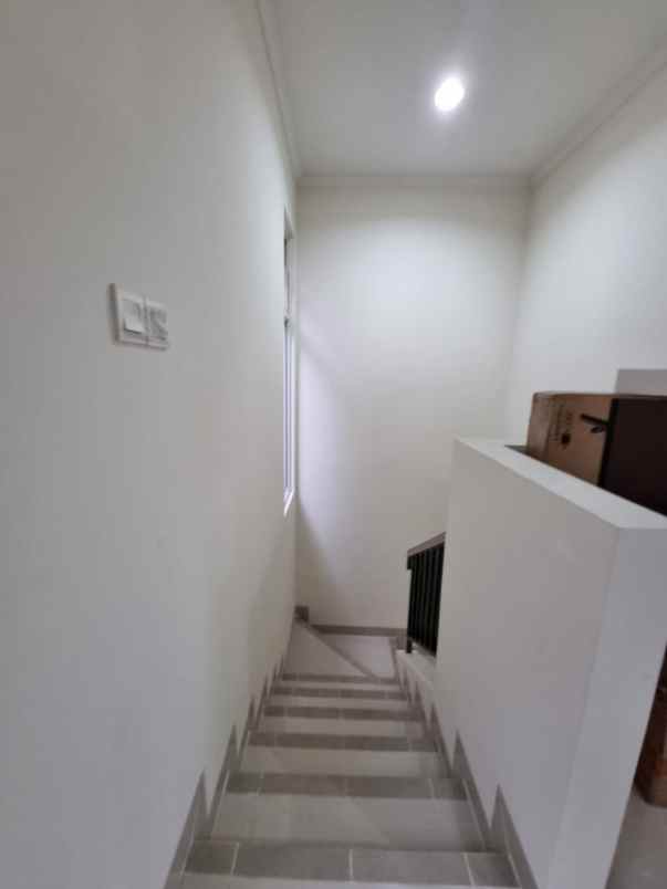 dijual rumah cluster thomson gading serpong