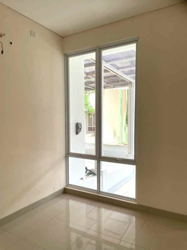 dijual rumah cluster yarra jgc jakarta