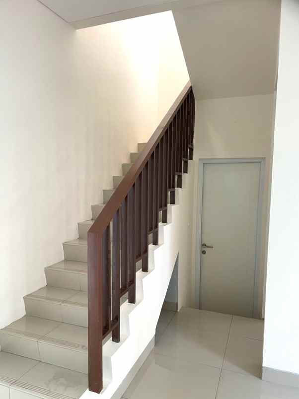dijual rumah cluster yarra jgc jakarta