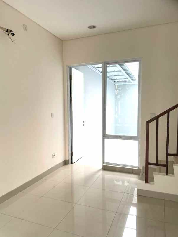 dijual rumah cluster yarra jgc jakarta