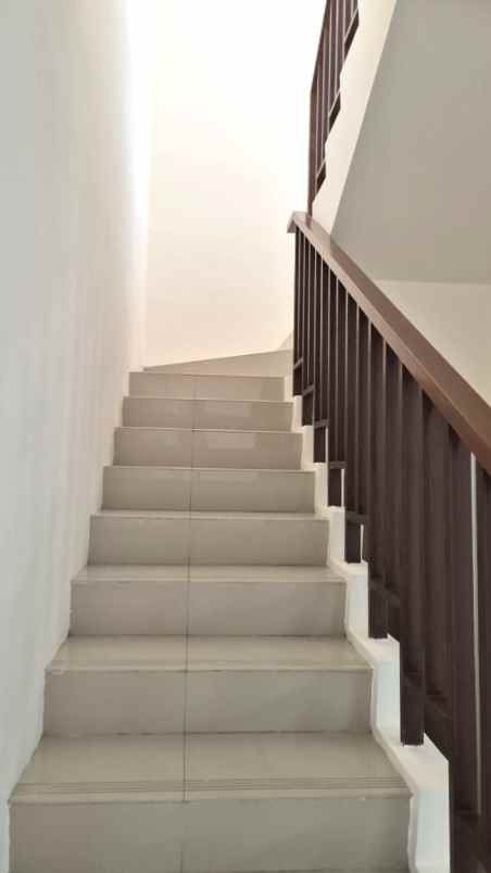 dijual rumah cluster yarra jgc jakarta