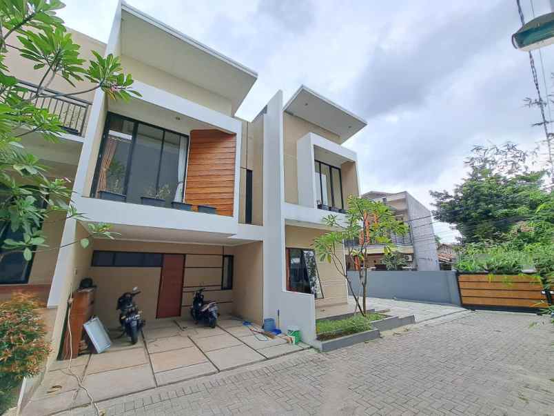 dijual rumah condet