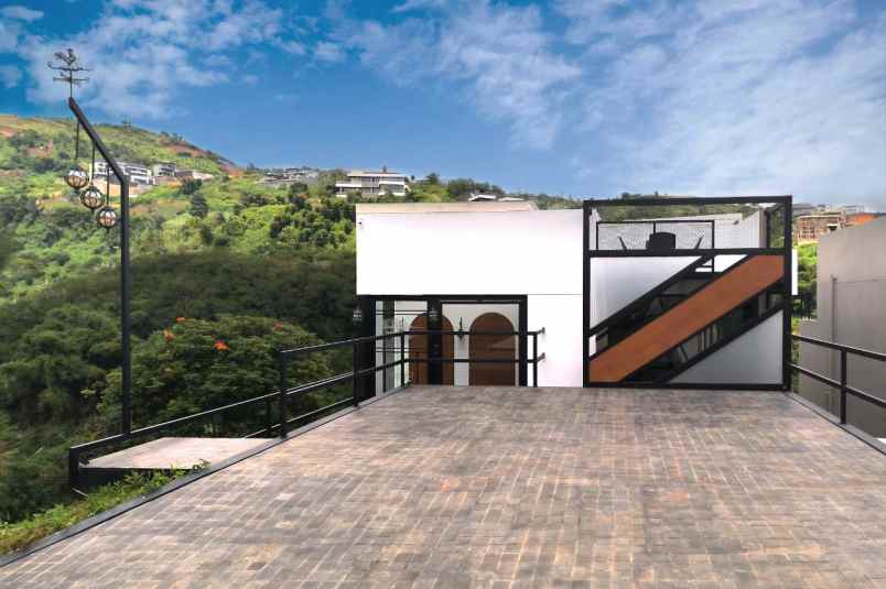 dijual rumah dago atas