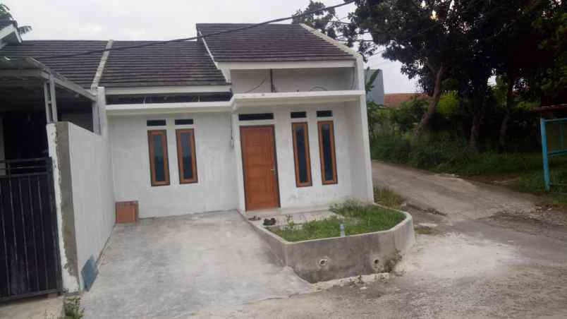 dijual rumah dago parung panjang