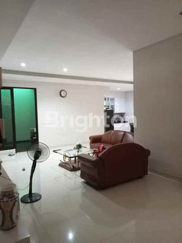 dijual rumah dharmahusada utara