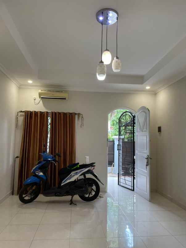 dijual rumah di graha raya 10 no 31a bintaro jaya