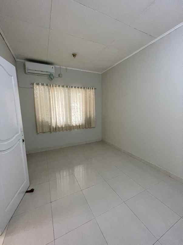 dijual rumah di graha raya 10 no 31a bintaro jaya
