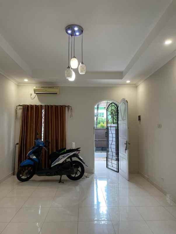 dijual rumah di graha raya 10 no 31a bintaro jaya