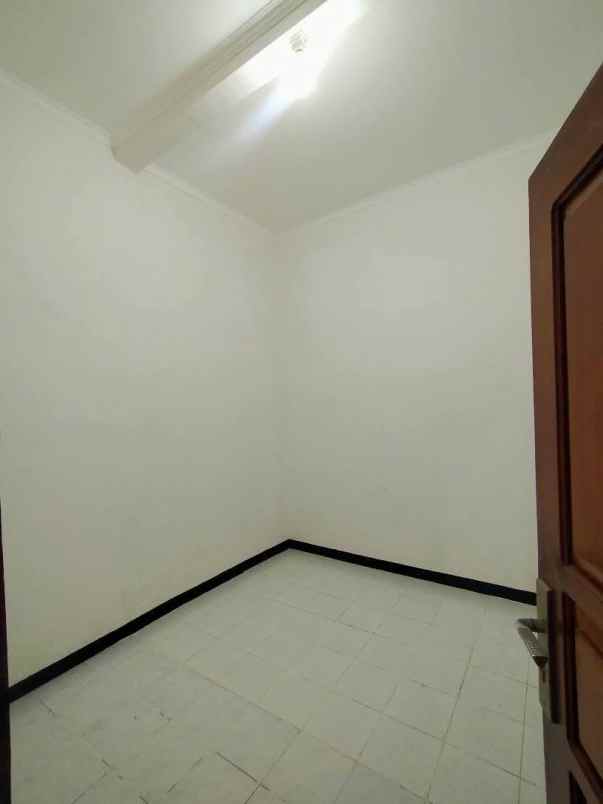dijual rumah di lamper tengah semarang