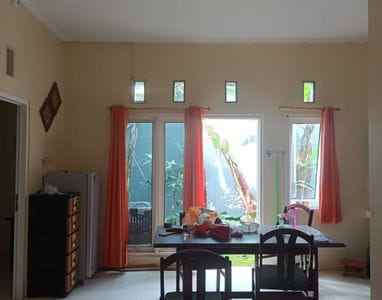 dijual rumah di permata tembalang semarang