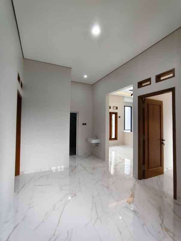 dijual rumah di sumber solo