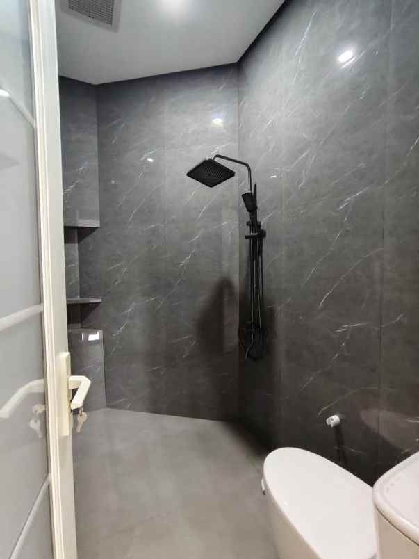 dijual rumah di sumber solo