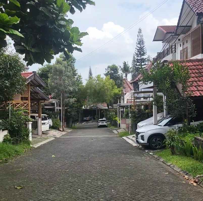dijual rumah eksklusif komplek tamansari bukit bandung