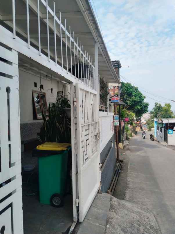 dijual rumah estetik jl sindanglaya arcamanik bandung