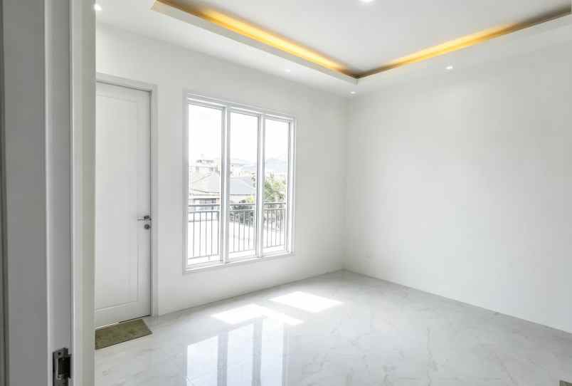 dijual rumah galaxy