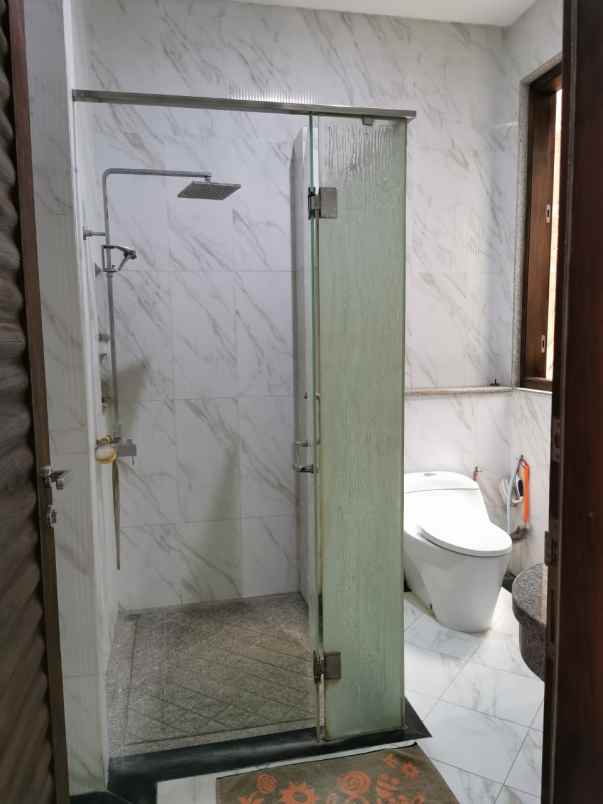 dijual rumah galaxy bumi permai araya