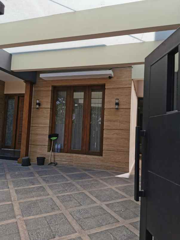 dijual rumah galaxy bumi permai araya