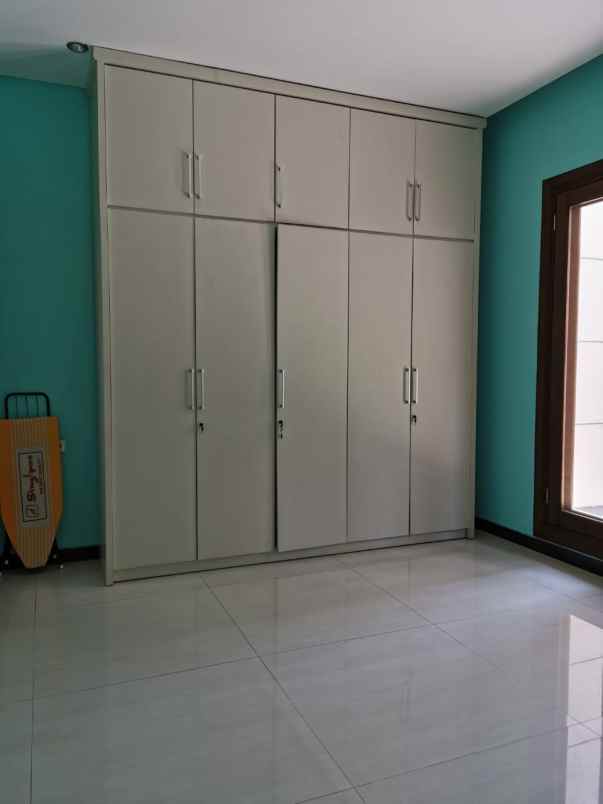 dijual rumah galaxy bumi permai araya