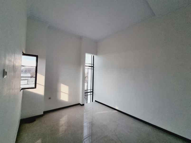 dijual rumah gedongan colomadu karanganyar