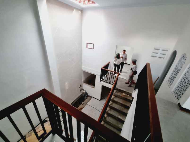 dijual rumah gedongan colomadu karanganyar