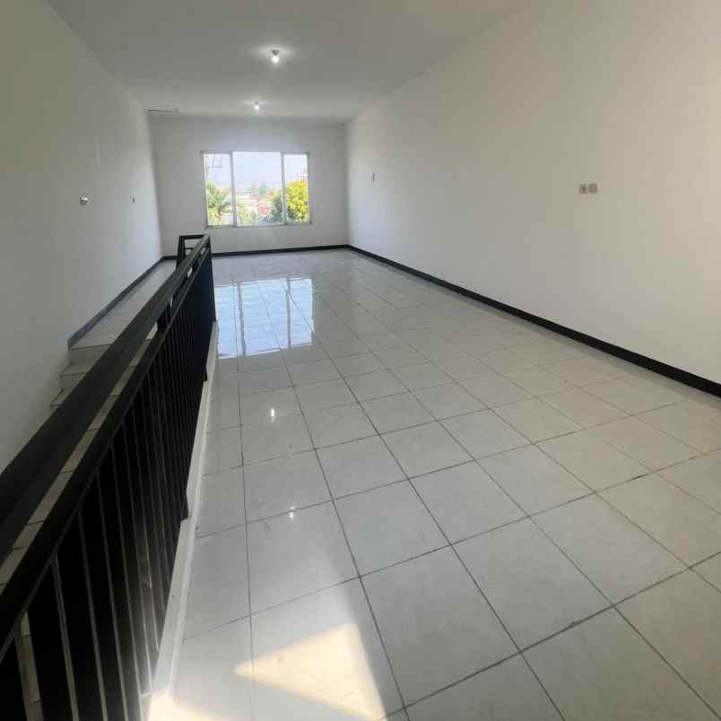 dijual rumah green mansion